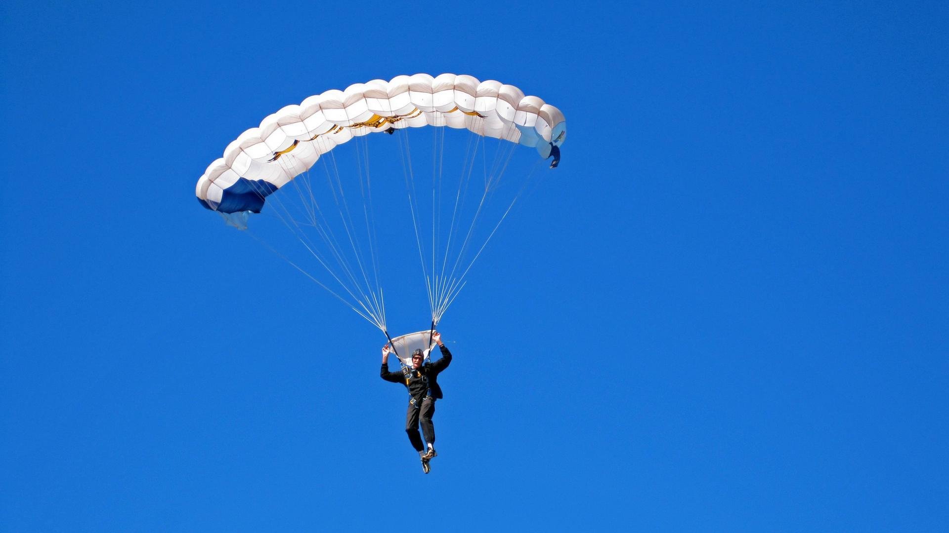 “2025世界游泳锦标赛：游泳赛场的快速冲刺与水上芭蕾的优雅共舞”