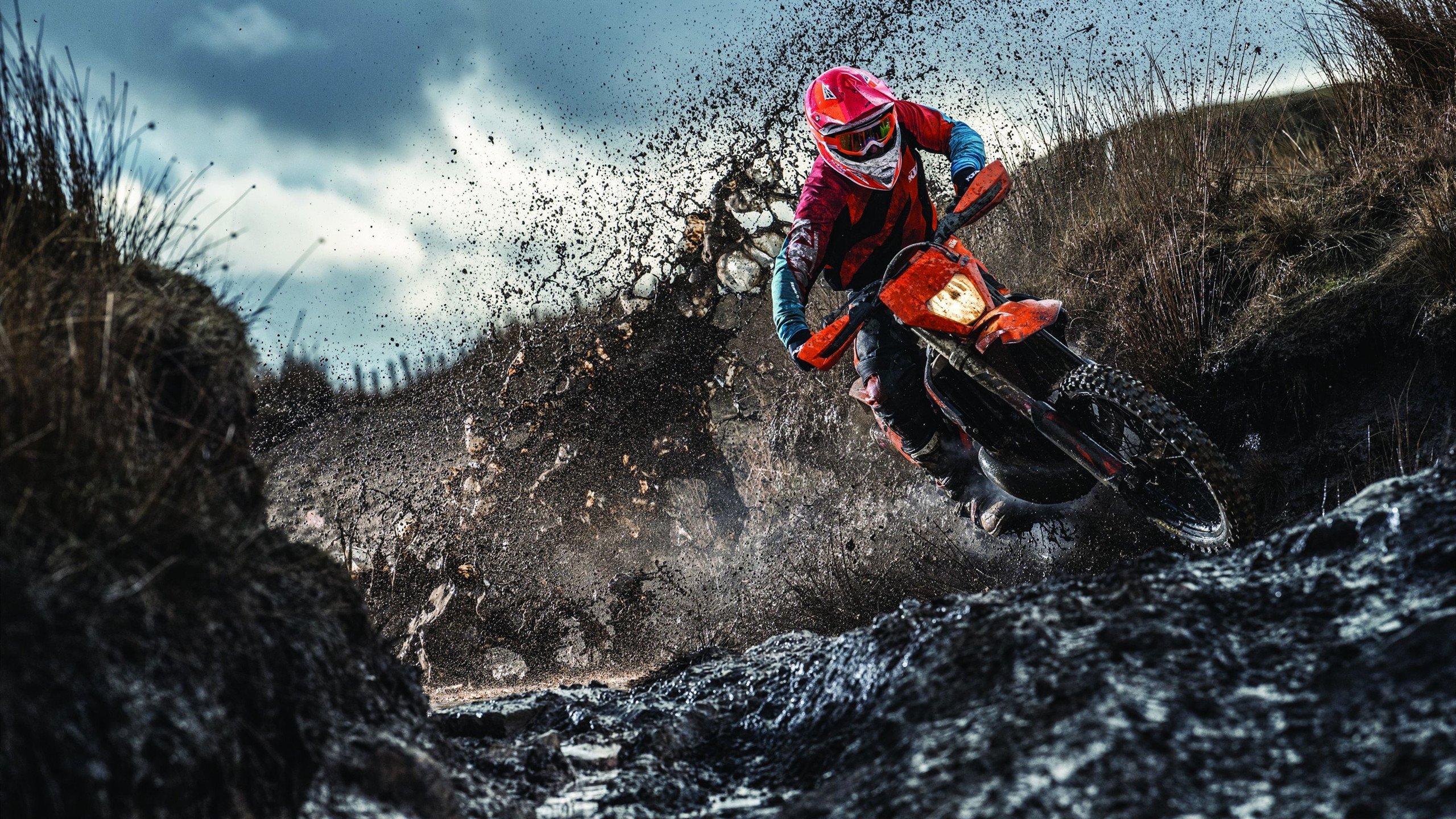 中国男足继续进行战术训练